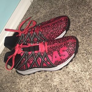 Adidas bounce tennis shoes